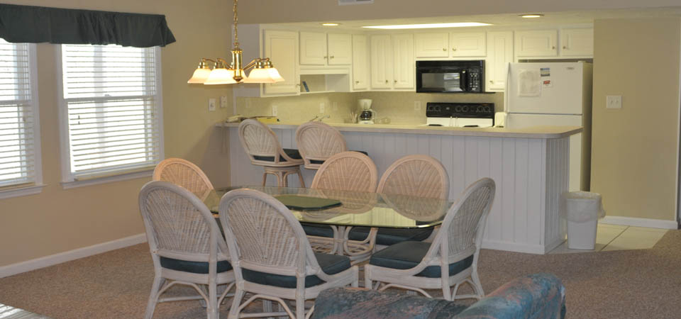 country club villas kitchen dining