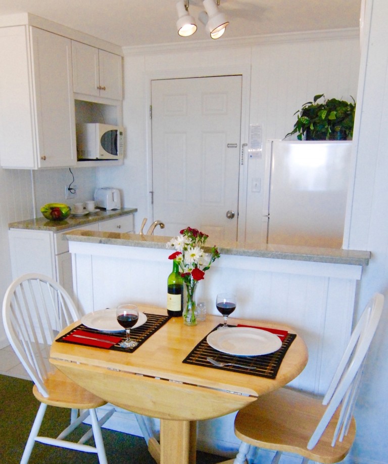 sandcastleresortprovincetownstudioeatingkitchenarea East Coast